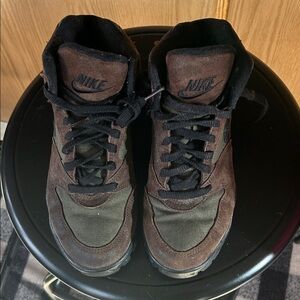 Nike Women’s Black and Brown Trail Boots-size 6.5 run more like size 5 (narrow)